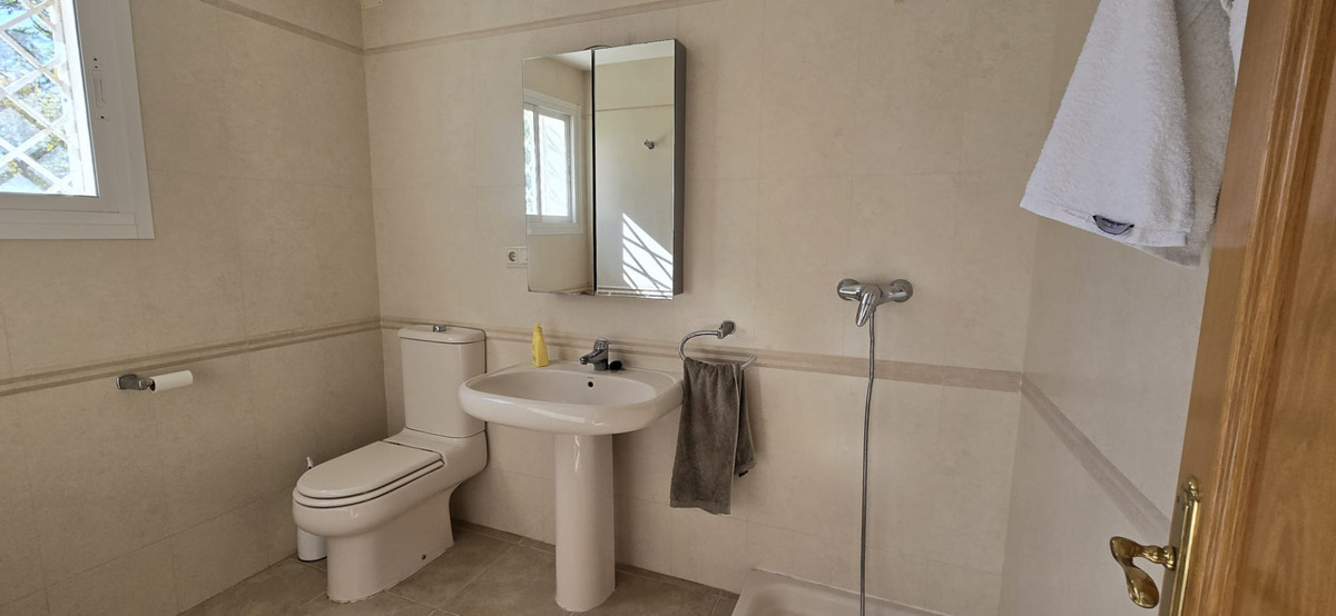 Se vende Villa - Chalet de 6 dormitorios en Costa Del Sol, Málaga, España