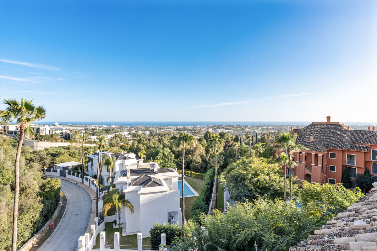 3 Bed Apartment for sale in Monte Halcones Costa Del Sol, Málaga, Spain