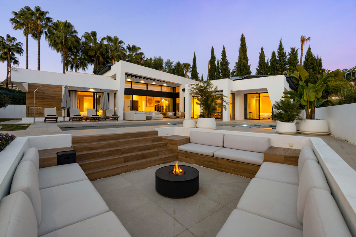 6 Bed Townhouse for sale in Nueva Andalucía Costa Del Sol, Málaga, Spain