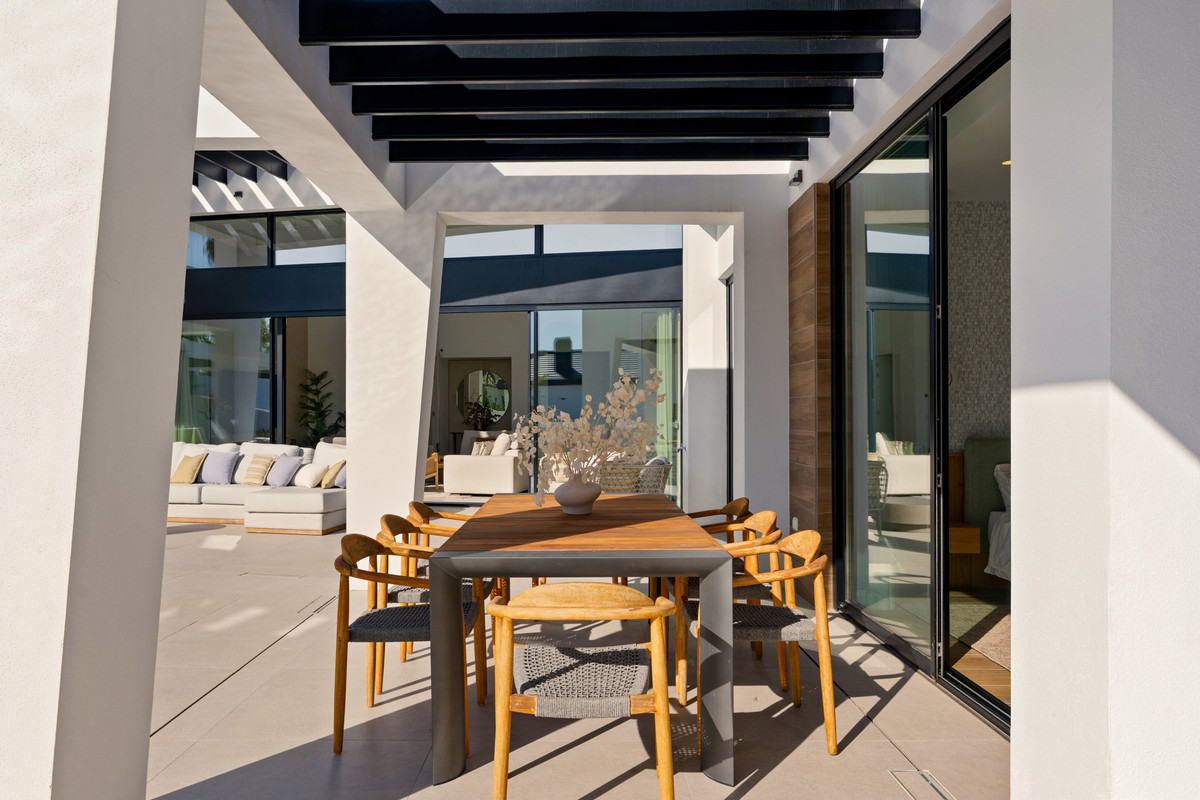 Se vende Villa - Chalet de 6 dormitorios en Costa Del Sol, Málaga, España