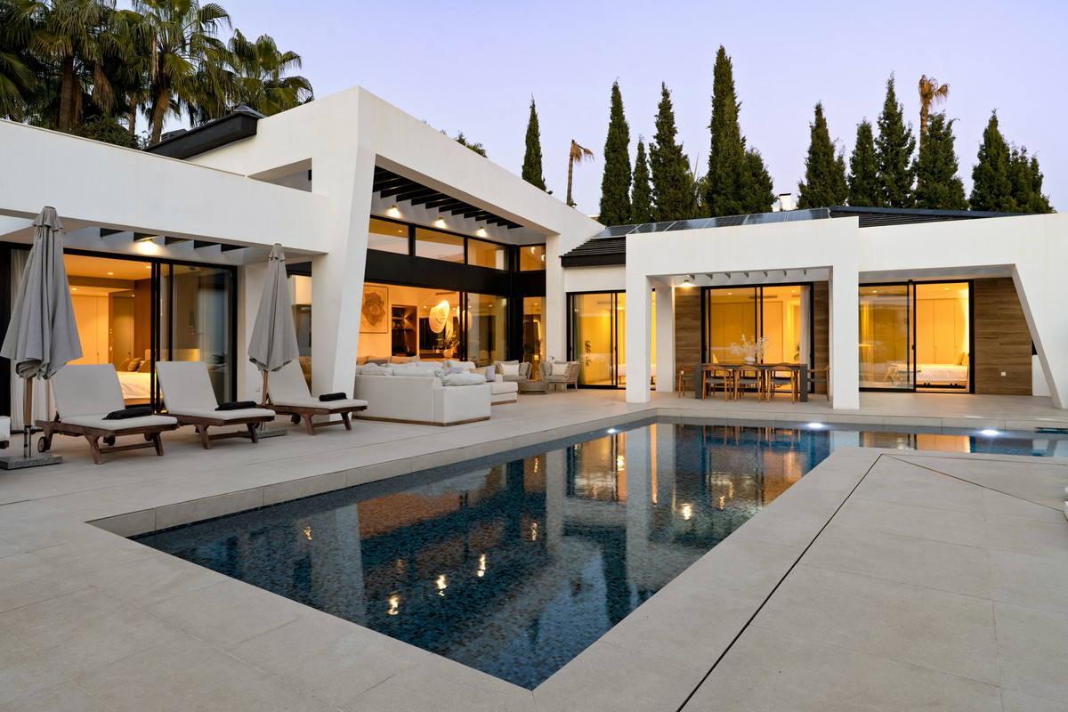 Se vende Villa - Chalet de 6 dormitorios en Costa Del Sol, Málaga, España