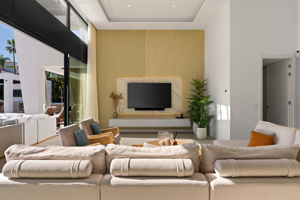 Se vende Villa - Chalet de 6 dormitorios en Costa Del Sol, Málaga, España