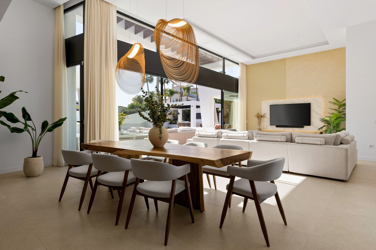 Se vende Villa - Chalet de 6 dormitorios en Costa Del Sol, Málaga, España