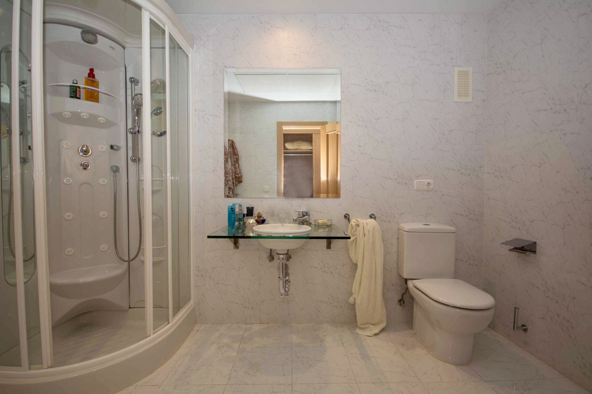 4 Bed Apartment for sale in Estepona Costa Del Sol, Málaga, Spain