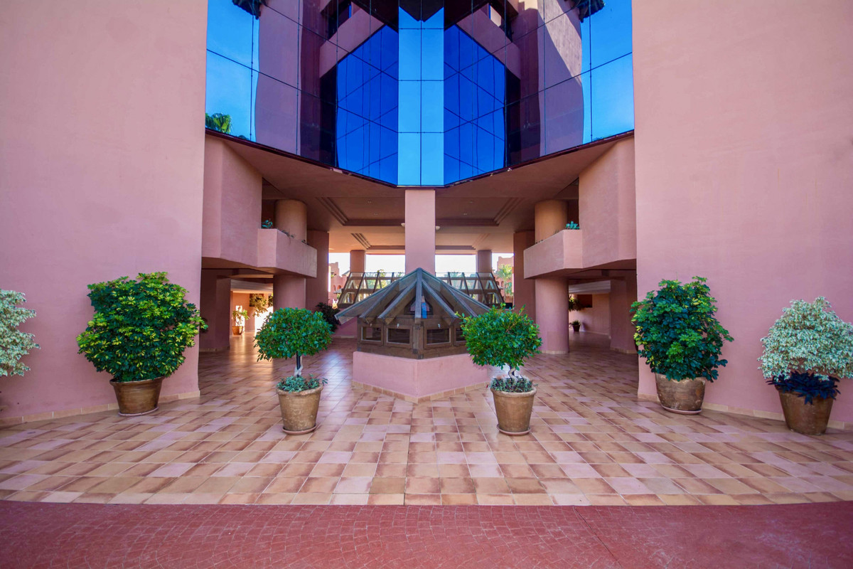 4 Bed Apartment for sale in Estepona Costa Del Sol, Málaga, Spain