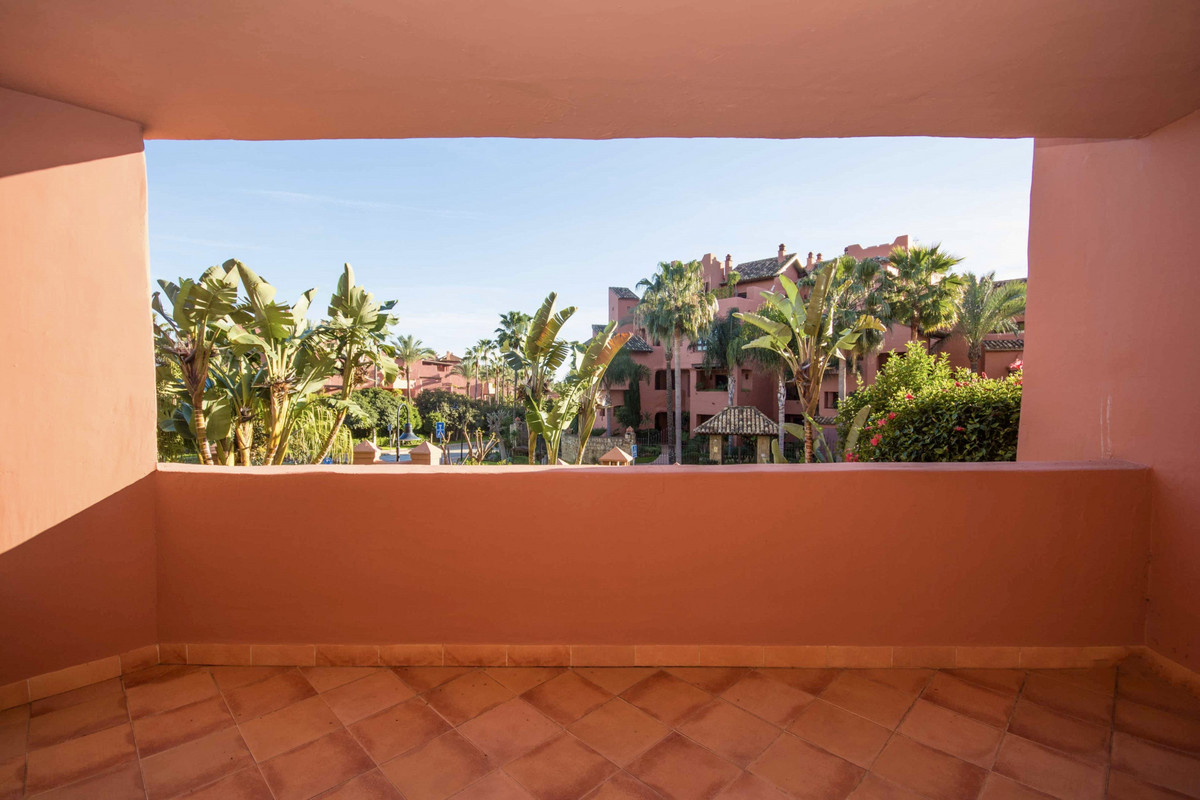 4 Bed Apartment for sale in Estepona Costa Del Sol, Málaga, Spain
