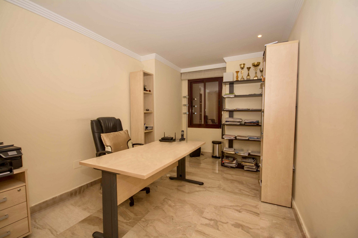 4 Bed Apartment for sale in Estepona Costa Del Sol, Málaga, Spain