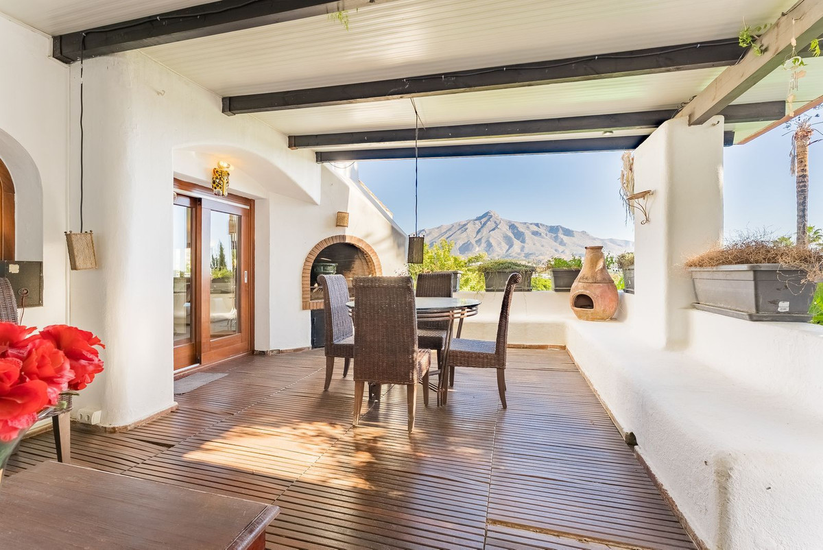 7 Bed Townhouse for sale in Nueva Andalucía Costa Del Sol, Málaga, Spain
