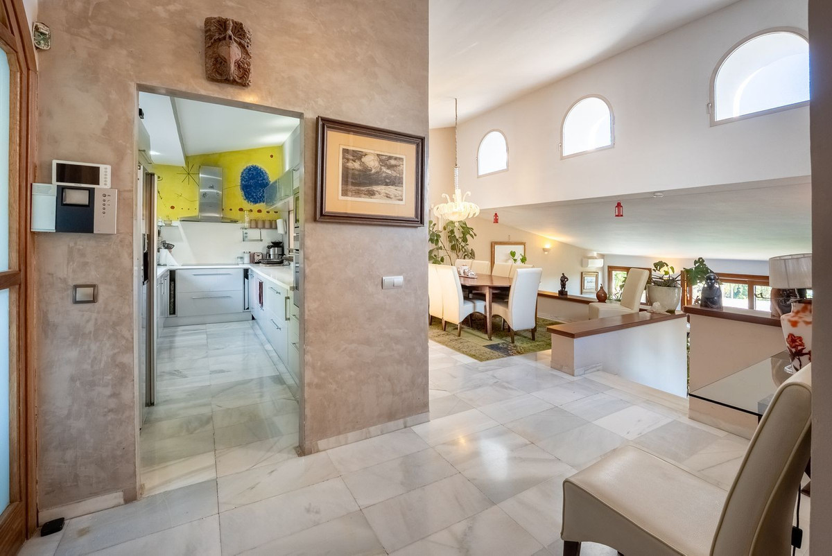 7 Bed Townhouse for sale in Nueva Andalucía Costa Del Sol, Málaga, Spain