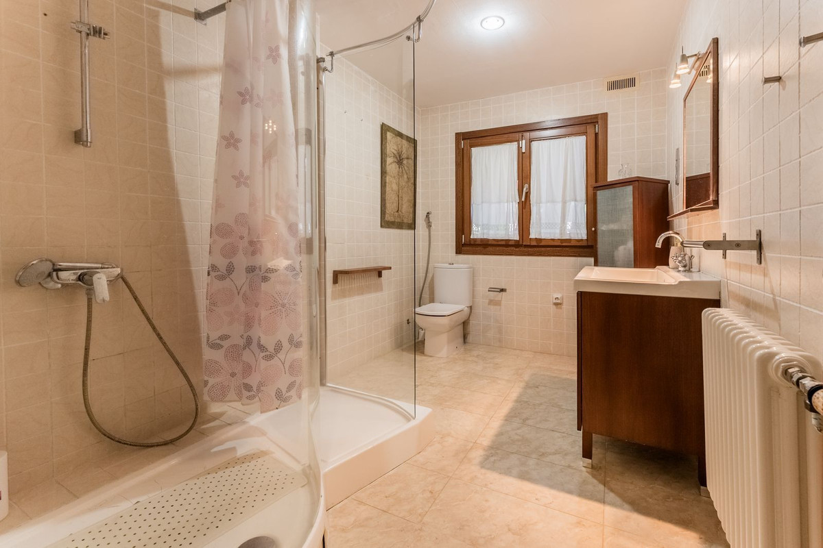 7 Bed Townhouse for sale in Nueva Andalucía Costa Del Sol, Málaga, Spain