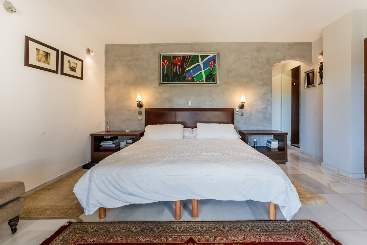 7 Bed Townhouse for sale in Nueva Andalucía Costa Del Sol, Málaga, Spain