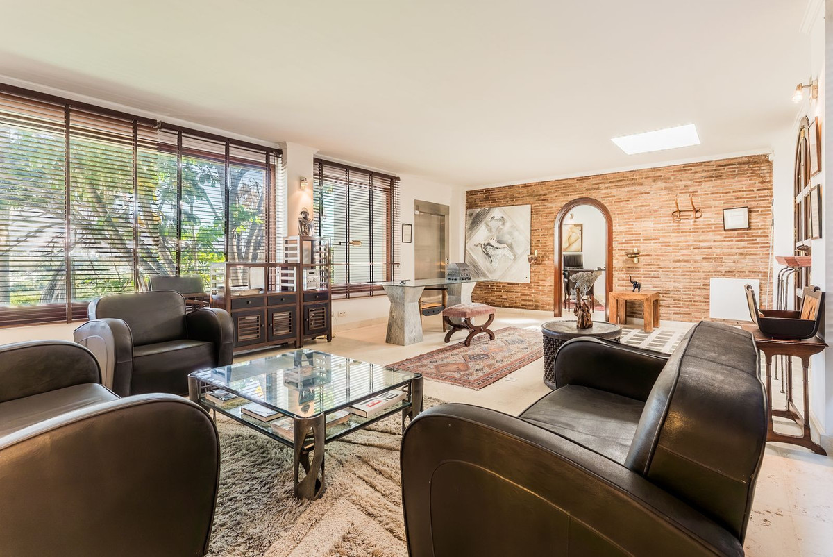 7 Bed Townhouse for sale in Nueva Andalucía Costa Del Sol, Málaga, Spain