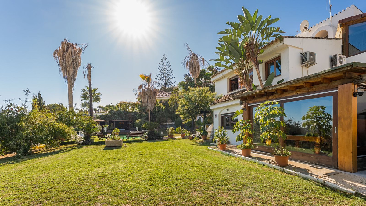7 Bed Townhouse for sale in Nueva Andalucía Costa Del Sol, Málaga, Spain