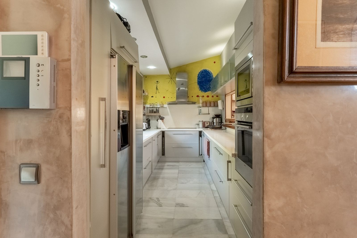 7 Bed Townhouse for sale in Nueva Andalucía Costa Del Sol, Málaga, Spain