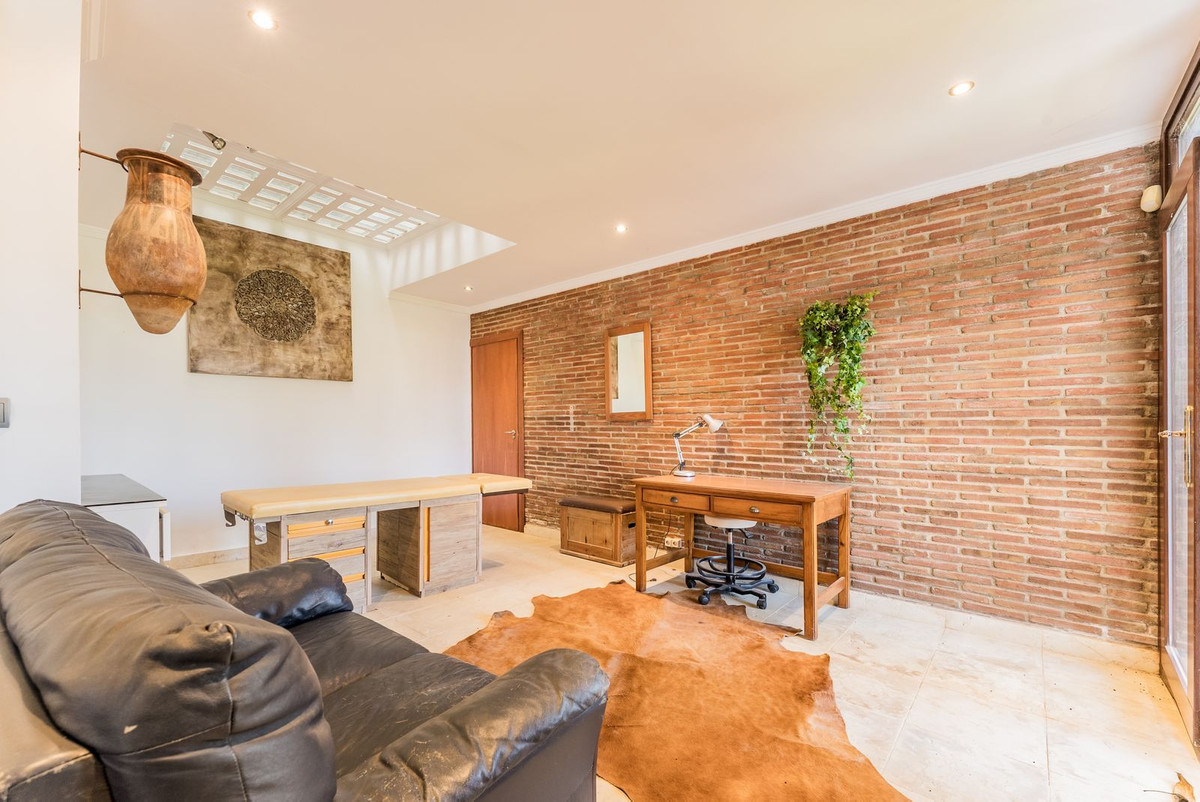 7 Bed Townhouse for sale in Nueva Andalucía Costa Del Sol, Málaga, Spain