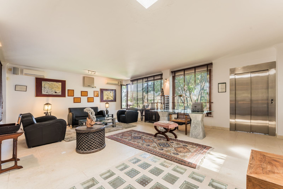 7 Bed Townhouse for sale in Nueva Andalucía Costa Del Sol, Málaga, Spain