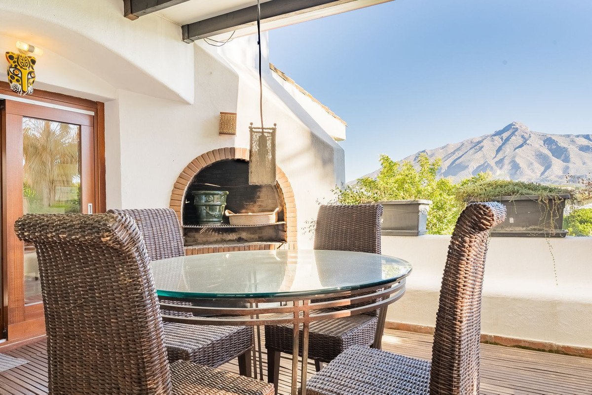 7 Bed Townhouse for sale in Nueva Andalucía Costa Del Sol, Málaga, Spain
