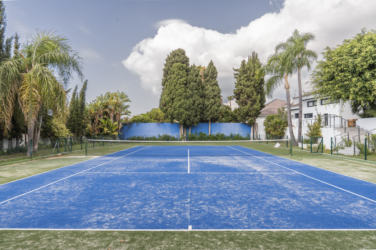 Se vende Villa - Chalet de 5 dormitorios en Costa Del Sol, Málaga, España