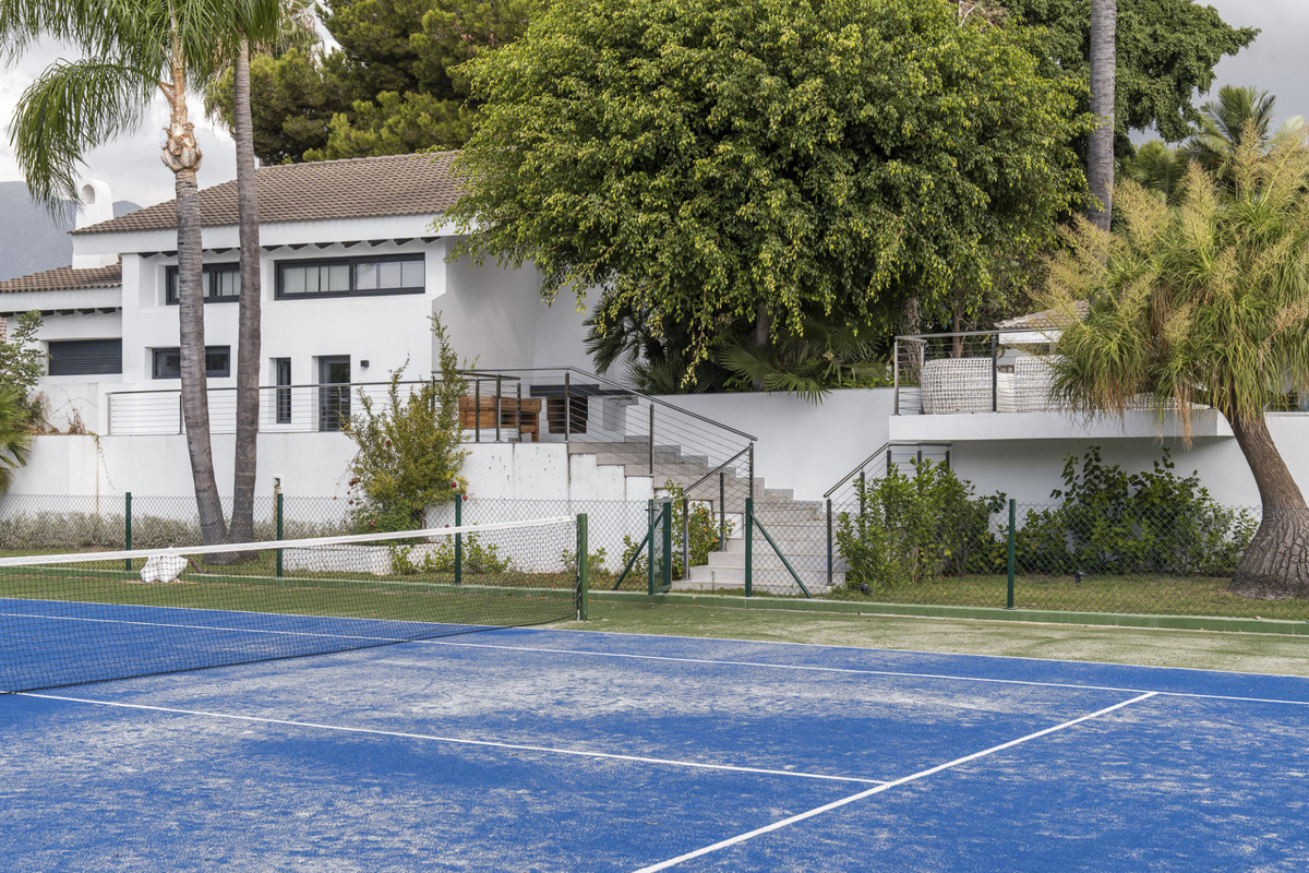 Se vende Villa - Chalet de 5 dormitorios en Costa Del Sol, Málaga, España