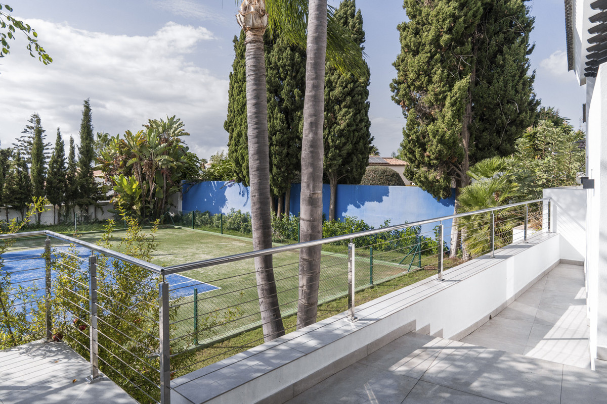 Se vende Villa - Chalet de 5 dormitorios en Costa Del Sol, Málaga, España