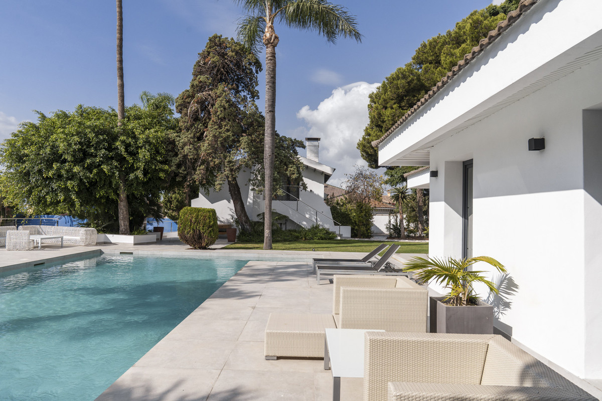 Se vende Villa - Chalet de 5 dormitorios en Costa Del Sol, Málaga, España