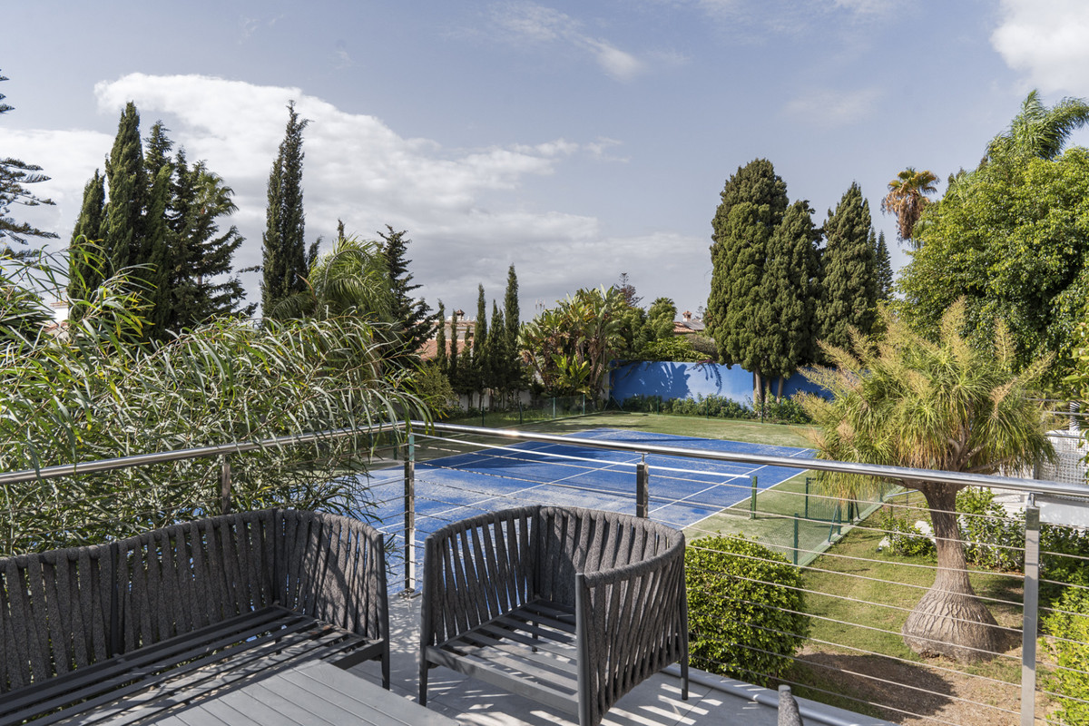 Se vende Villa - Chalet de 5 dormitorios en Costa Del Sol, Málaga, España