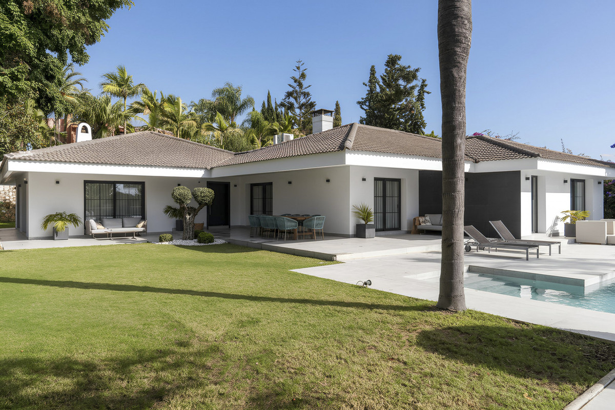 Se vende Villa - Chalet de 5 dormitorios en Costa Del Sol, Málaga, España