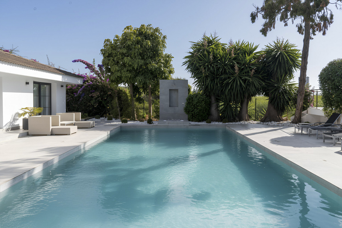 Se vende Villa - Chalet de 5 dormitorios en Costa Del Sol, Málaga, España