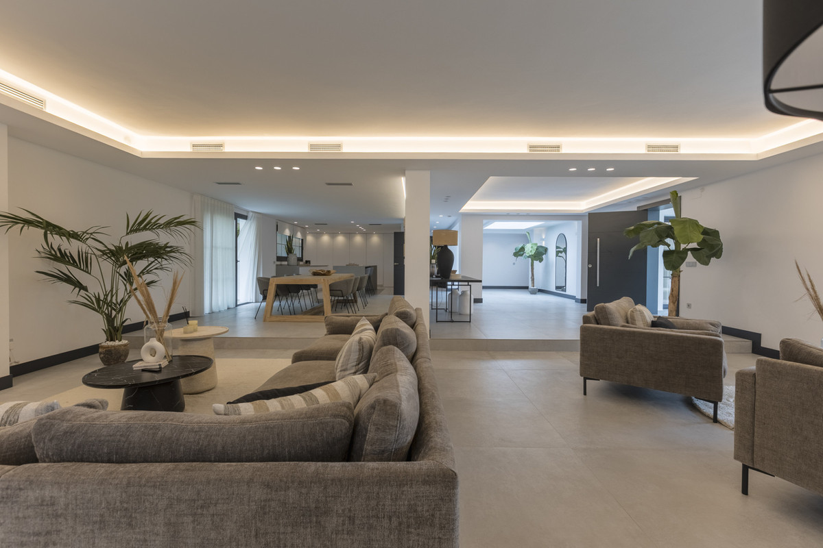 Se vende Villa - Chalet de 5 dormitorios en Costa Del Sol, Málaga, España