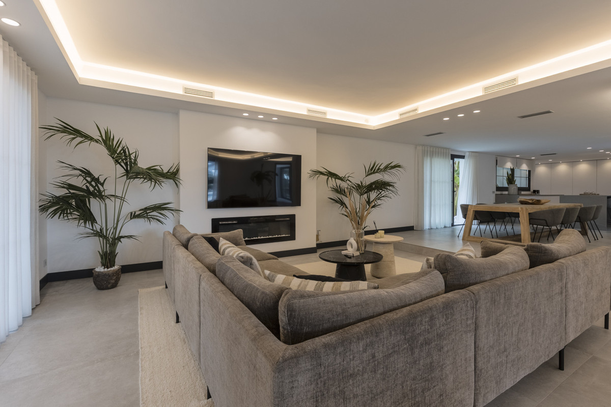 Se vende Villa - Chalet de 5 dormitorios en Costa Del Sol, Málaga, España
