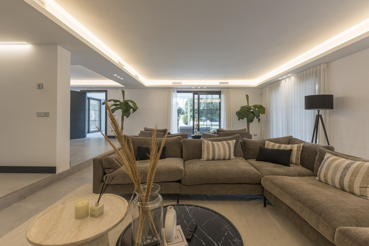 Se vende Villa - Chalet de 5 dormitorios en Costa Del Sol, Málaga, España