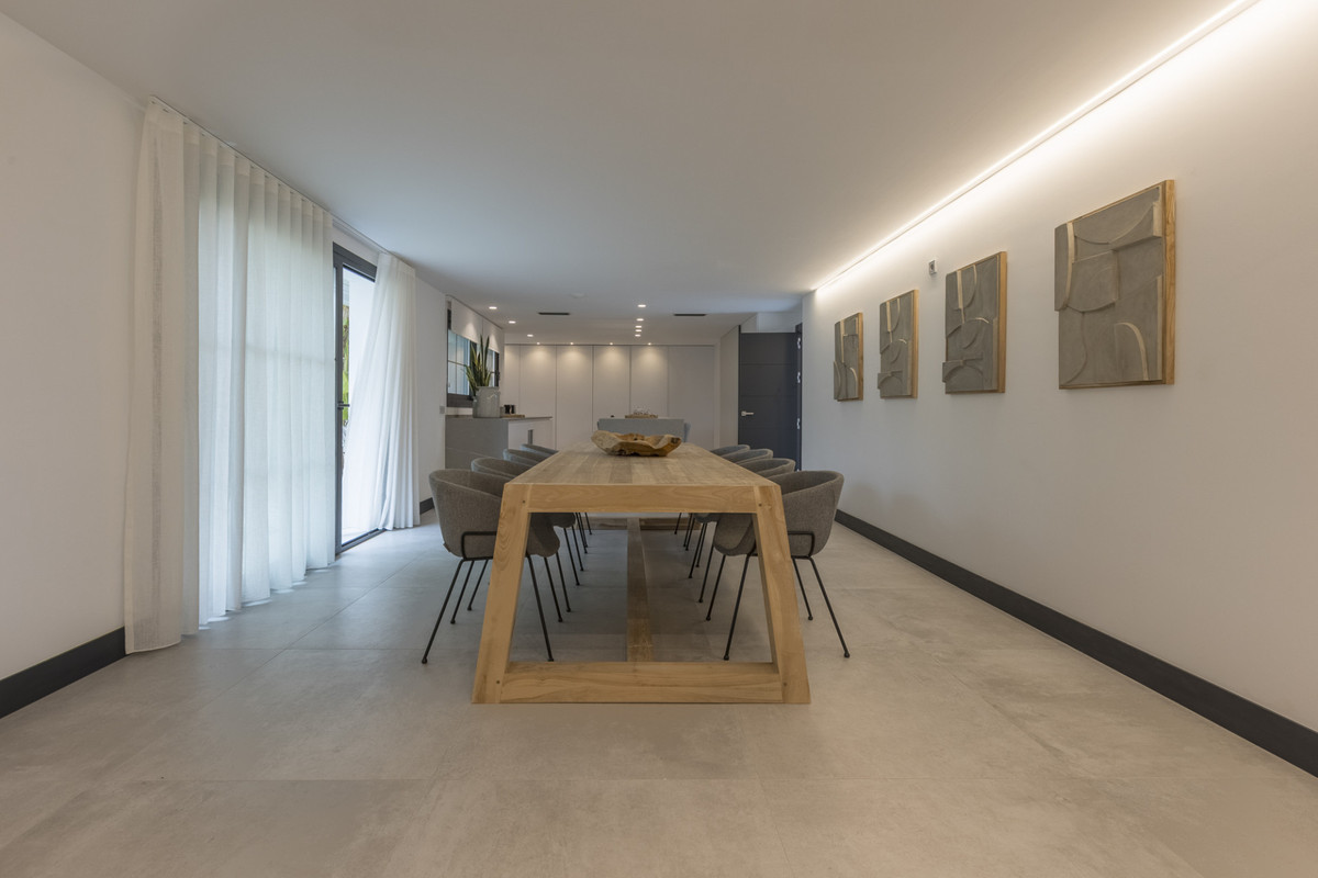 Se vende Villa - Chalet de 5 dormitorios en Costa Del Sol, Málaga, España