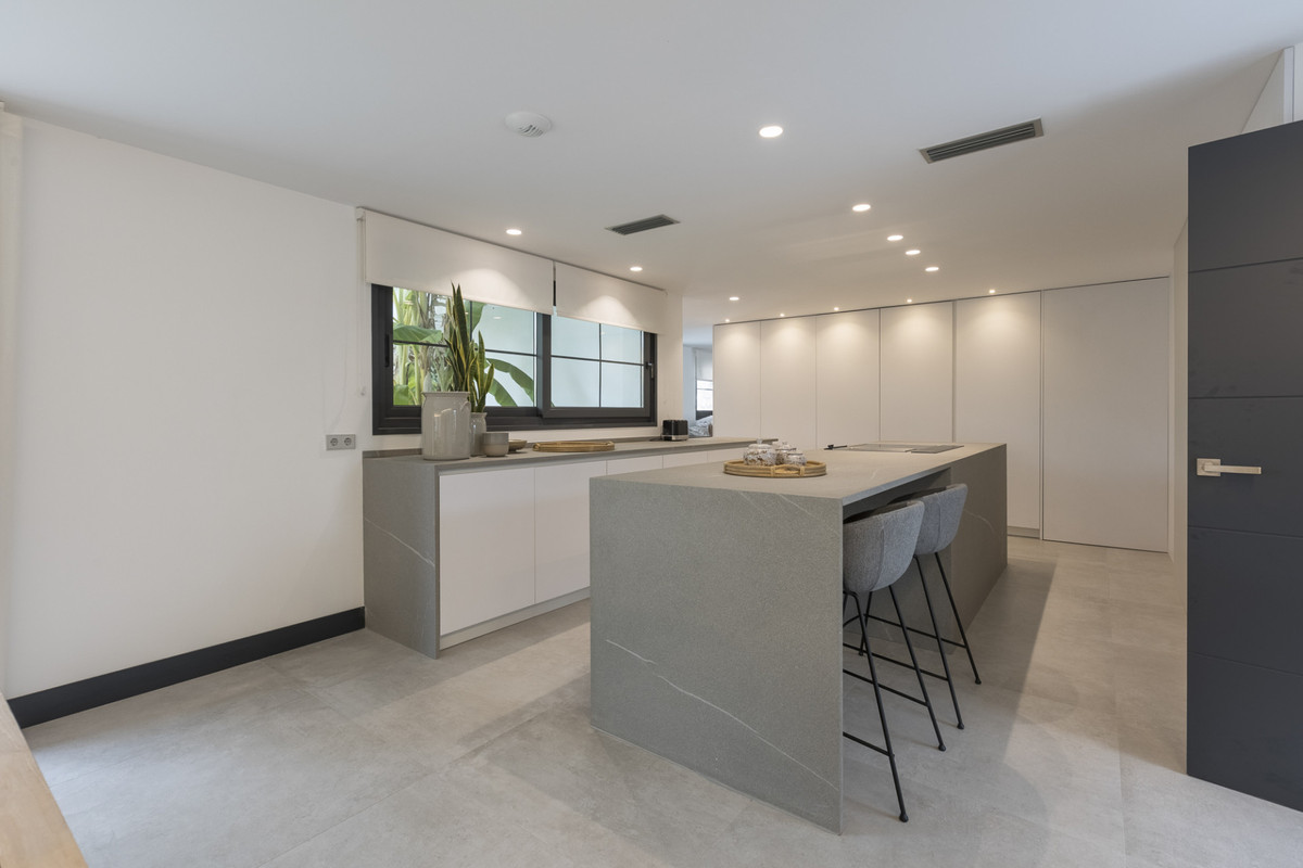 Se vende Villa - Chalet de 5 dormitorios en Costa Del Sol, Málaga, España