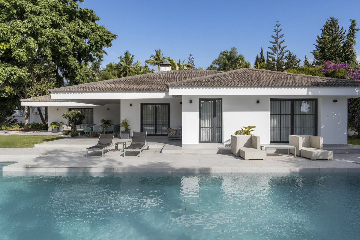 Se vende Villa - Chalet de 5 dormitorios en Costa Del Sol, Málaga, España