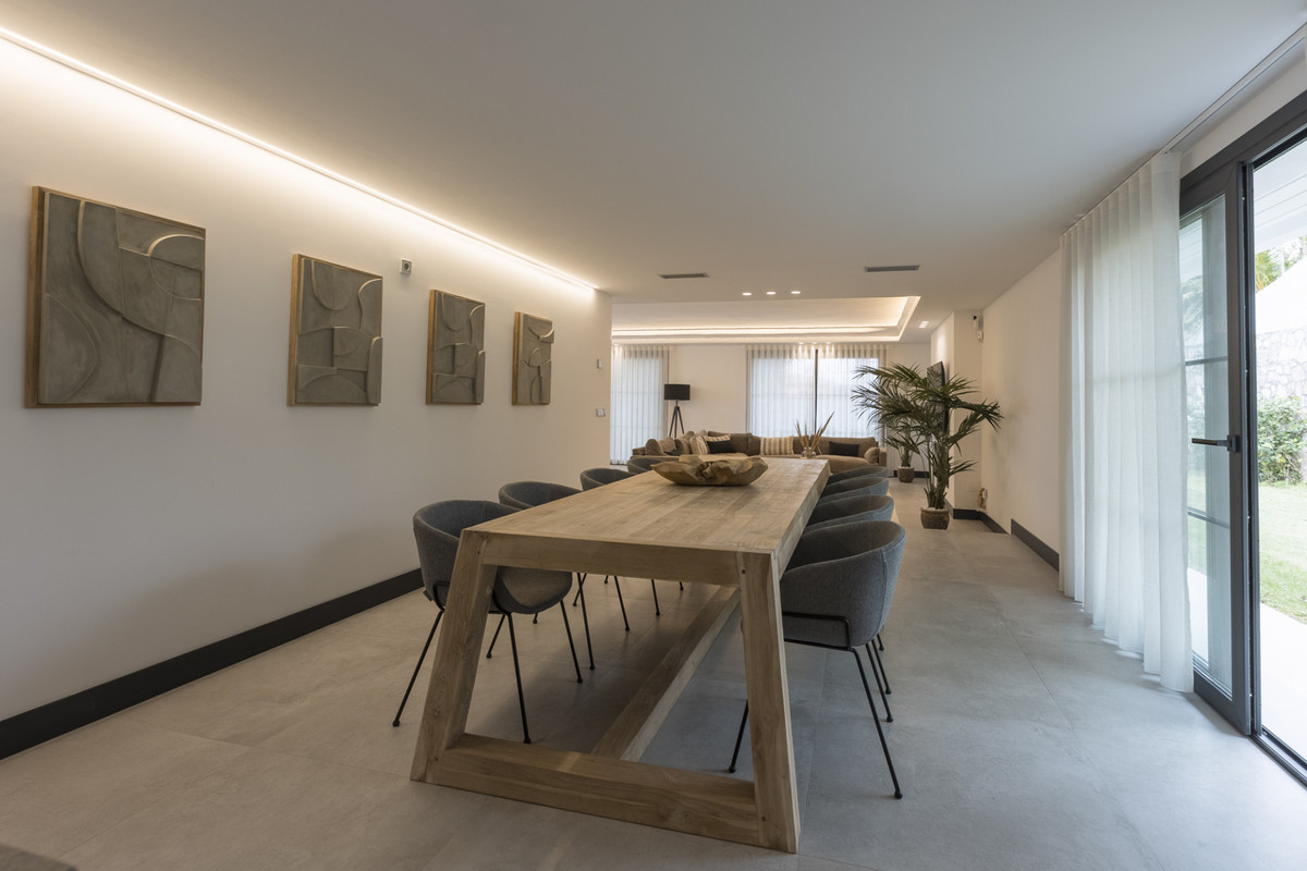 Se vende Villa - Chalet de 5 dormitorios en Costa Del Sol, Málaga, España