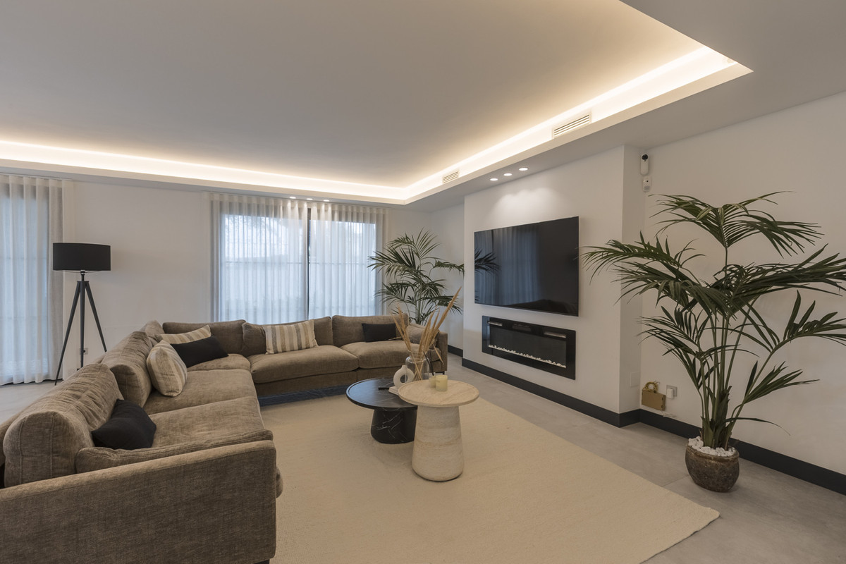 Se vende Villa - Chalet de 5 dormitorios en Costa Del Sol, Málaga, España