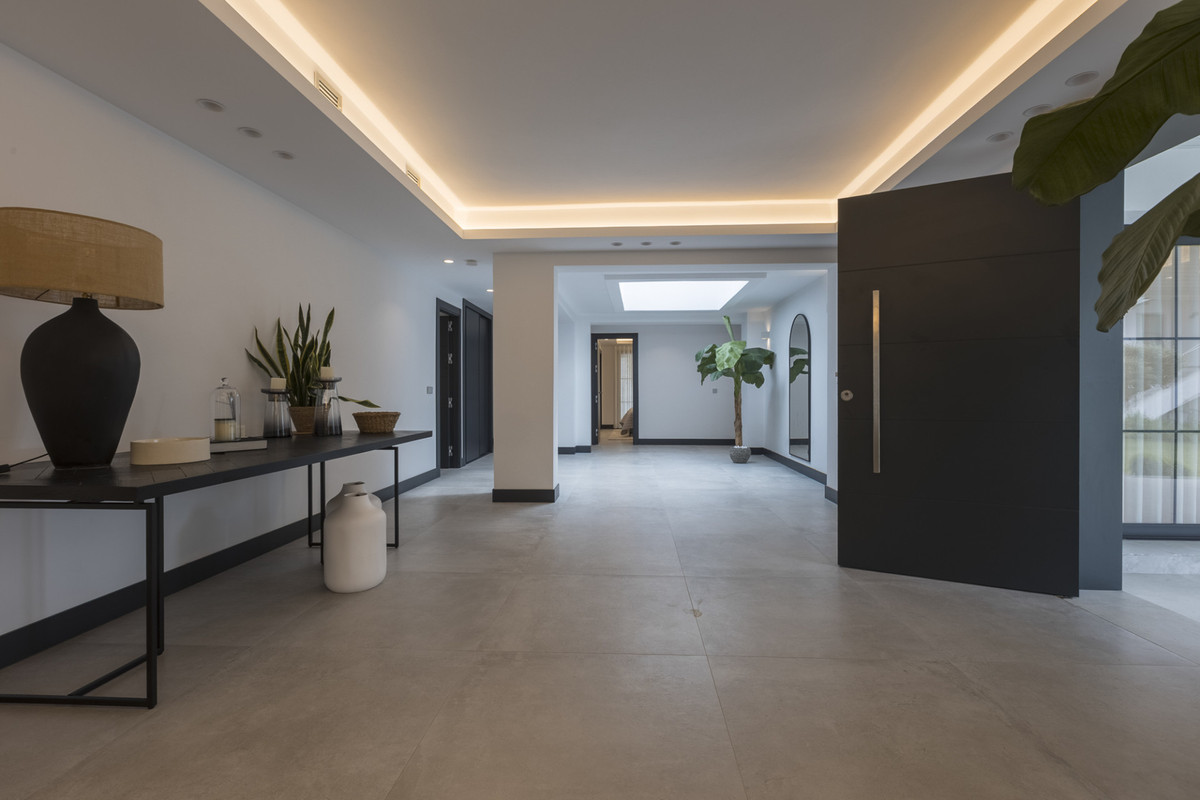 Se vende Villa - Chalet de 5 dormitorios en Costa Del Sol, Málaga, España