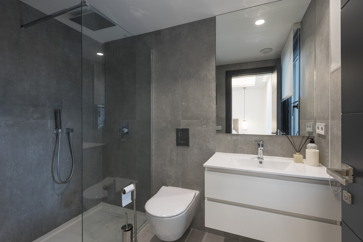 Se vende Villa - Chalet de 5 dormitorios en Costa Del Sol, Málaga, España