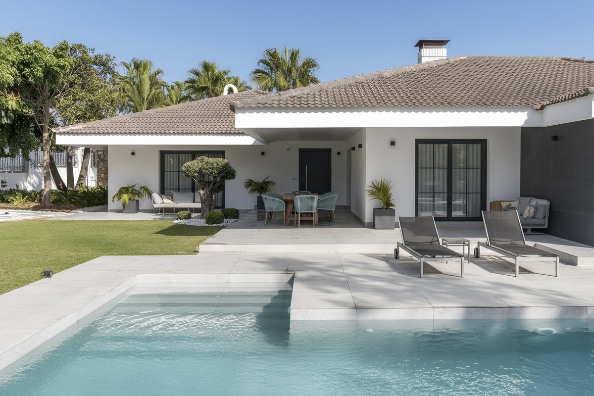Se vende Villa - Chalet de 5 dormitorios en Costa Del Sol, Málaga, España
