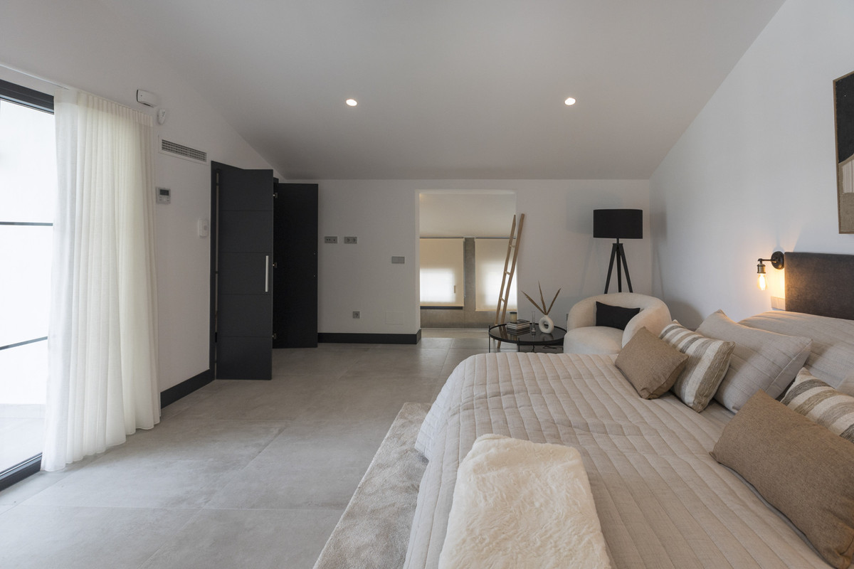 Se vende Villa - Chalet de 5 dormitorios en Costa Del Sol, Málaga, España
