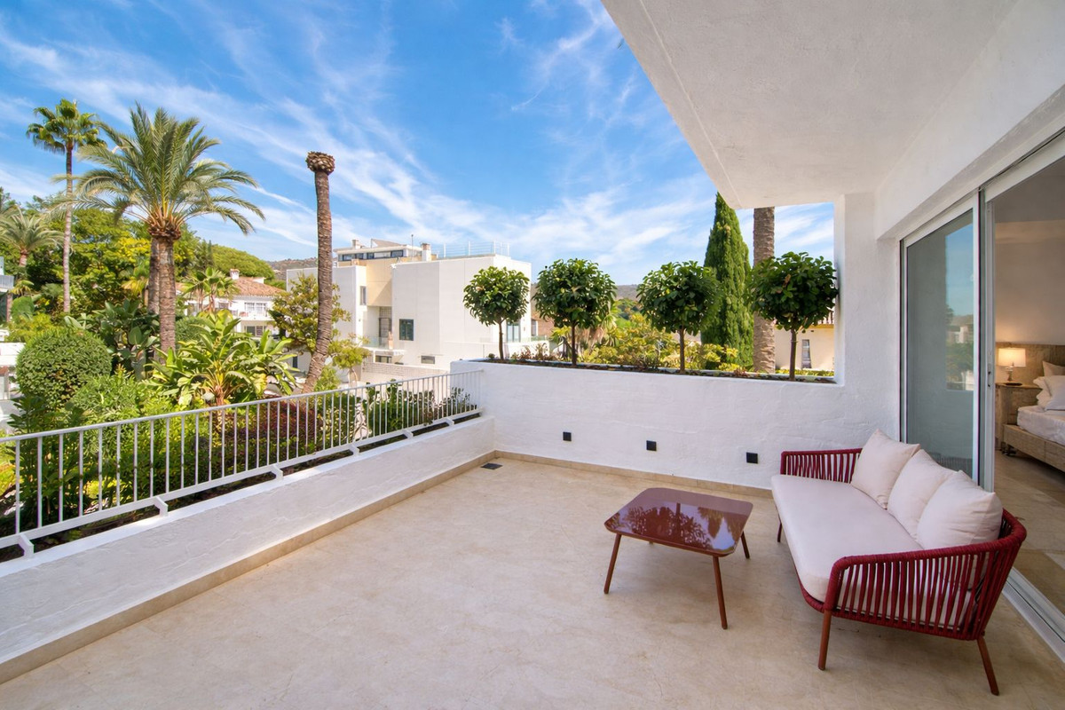 3 Bed Apartment for sale in Marbella Costa Del Sol, Málaga, Spain