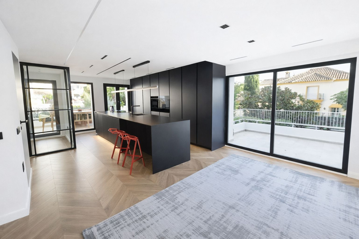 3 Bed Apartment for sale in Marbella Costa Del Sol, Málaga, Spain
