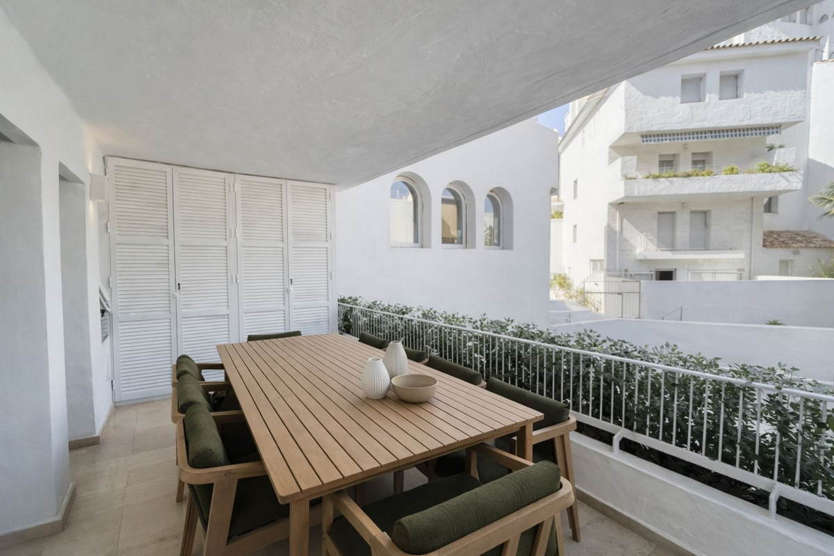 3 Bed Apartment for sale in Marbella Costa Del Sol, Málaga, Spain