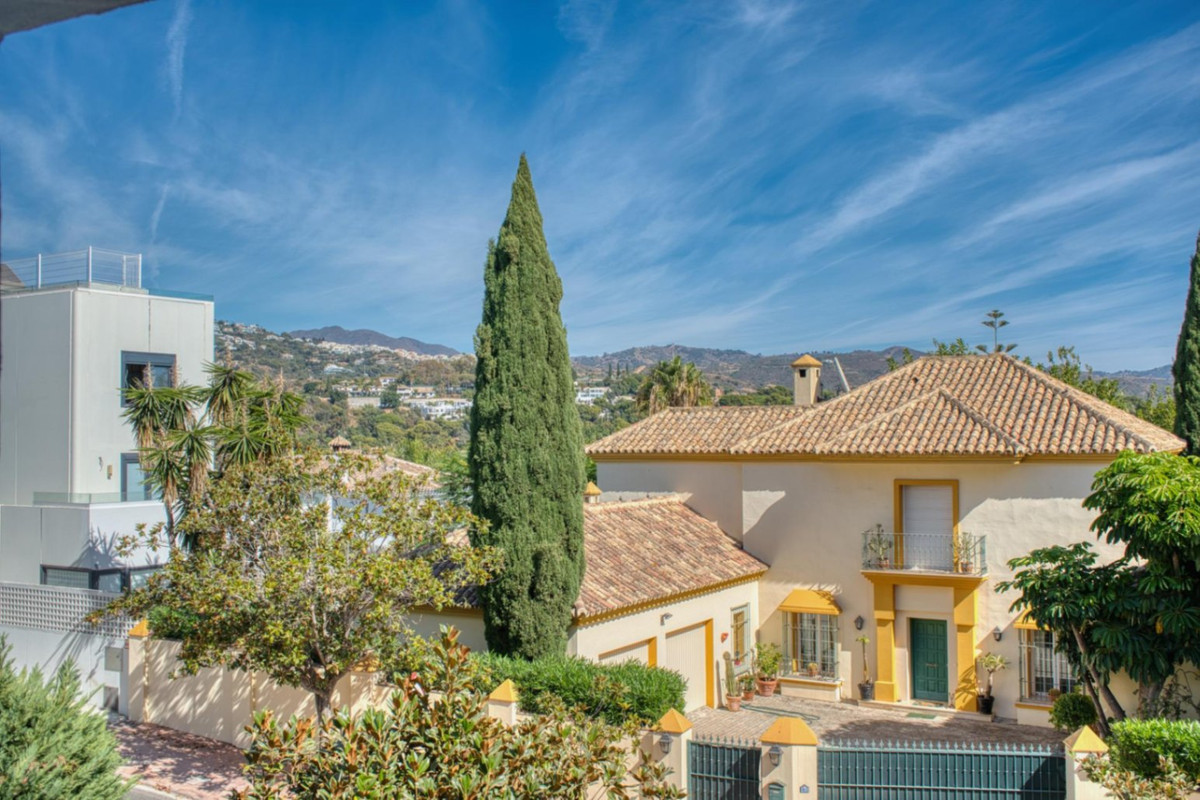 3 Bed Apartment for sale in Marbella Costa Del Sol, Málaga, Spain