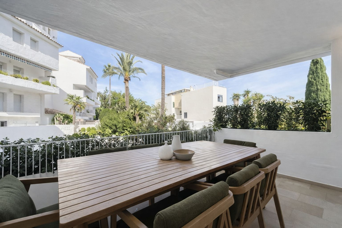 3 Bed Apartment for sale in Marbella Costa Del Sol, Málaga, Spain