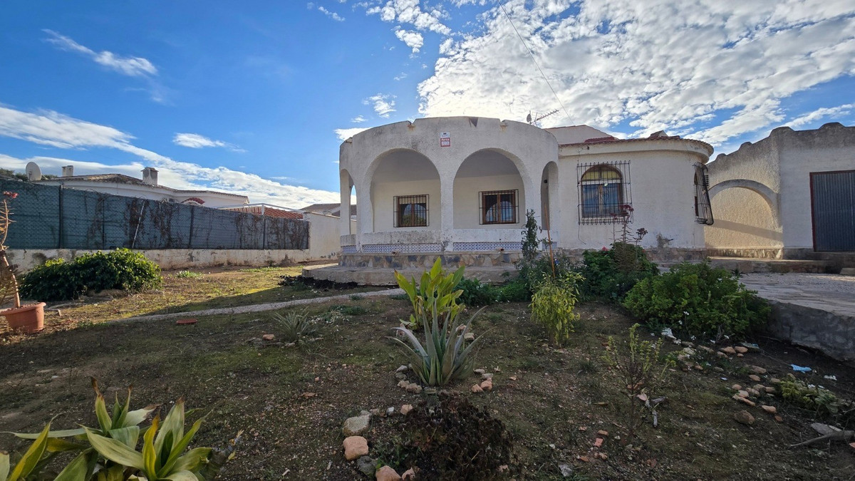 Se vende Villa - Chalet de 3 dormitorios en Costa Blanca, Alicante, España