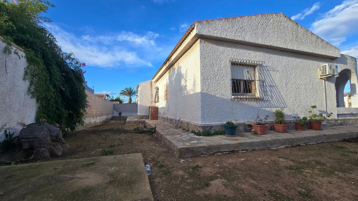 Se vende Villa - Chalet de 3 dormitorios en Costa Blanca, Alicante, España