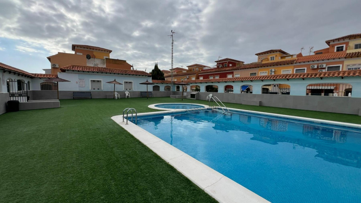 Se vende Bungalow de 2 dormitorios en Costa Blanca, Alicante, España