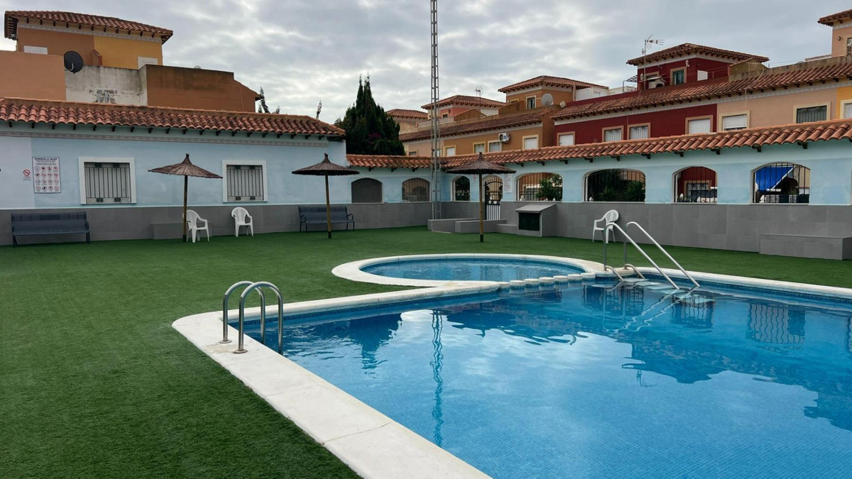 Se vende Bungalow de 2 dormitorios en Costa Blanca, Alicante, España