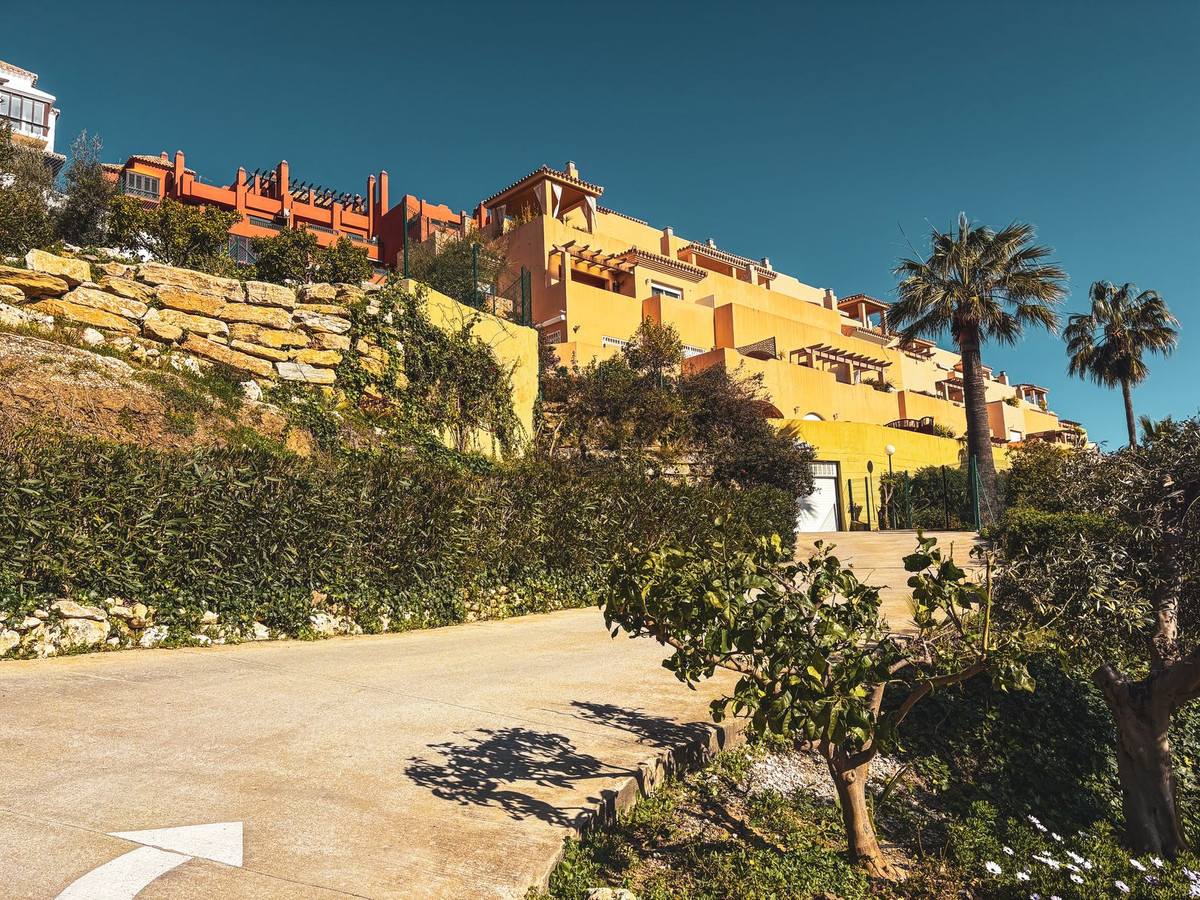 2 Bed Apartment for sale in Calahonda Costa Del Sol, Málaga, Spain
